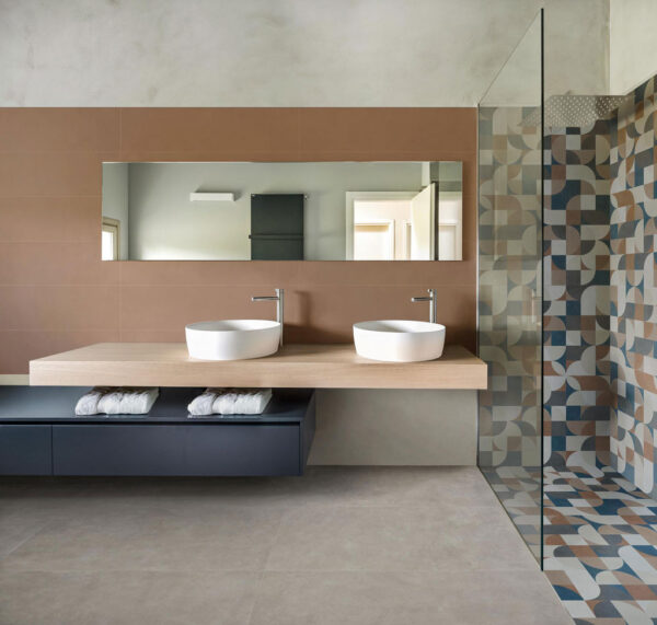 Moderná kúpeľňa s plagátom Marazzi | Dlaždice a podlahové dlaždice